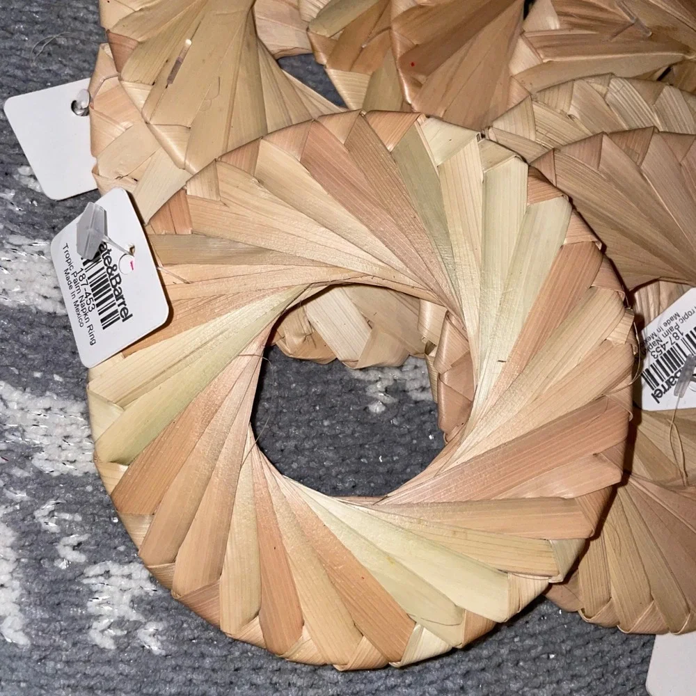 Crate & Barrel Napkin Rings Tropic Palm‎ Natural lot 8 Handmade raffia NEW